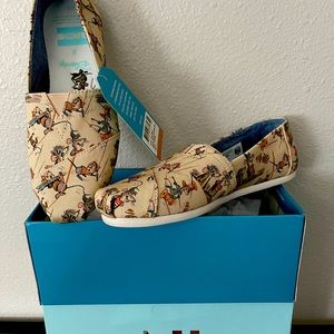 TOMS Taupe Gus and Jaq printed canvas shoes